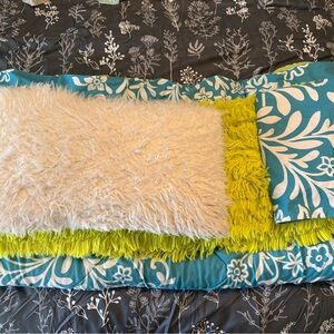 Blue and Green Bedding Set w/ decorative pillows